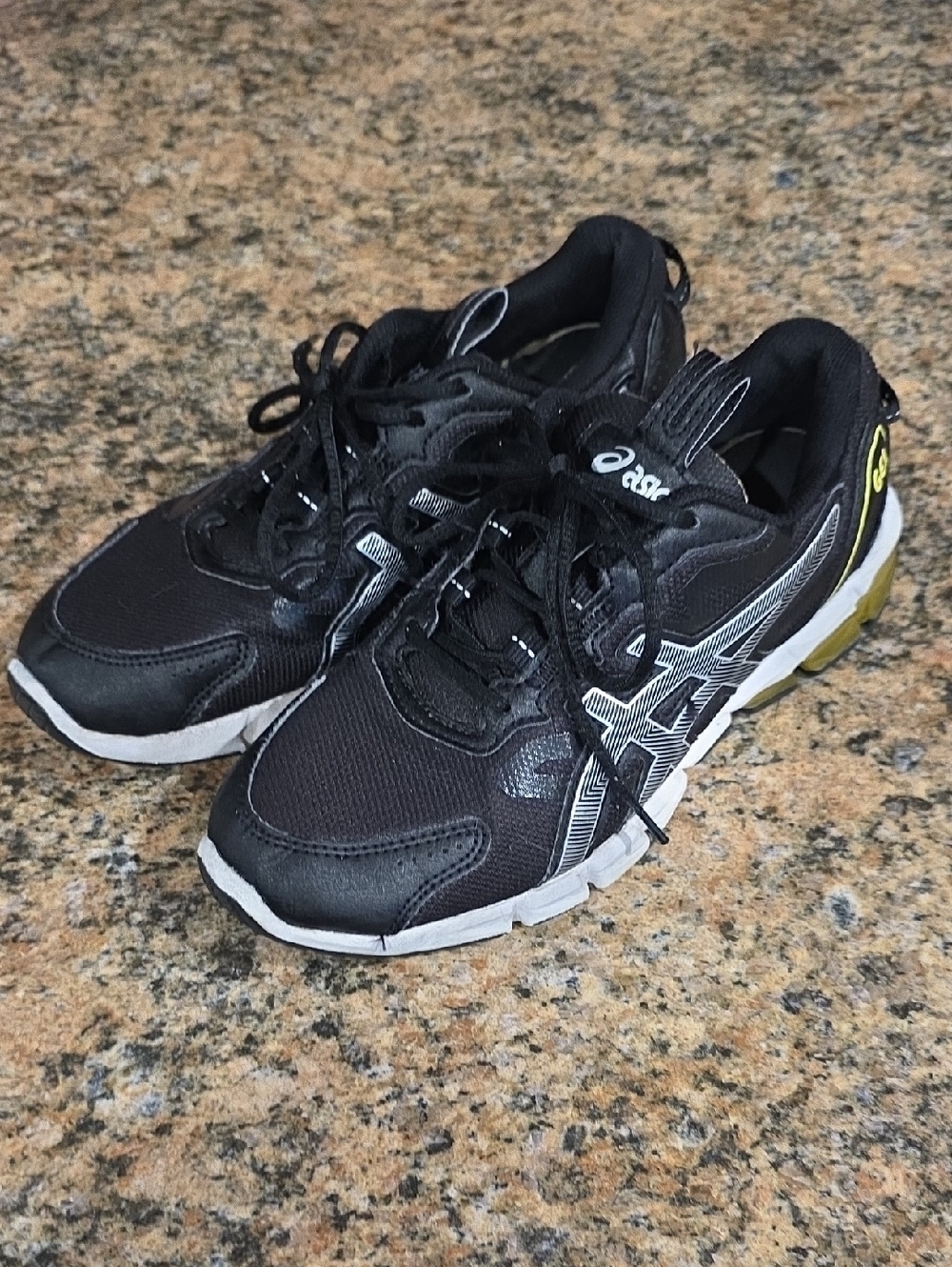 Boys Asics Black Running Shoes Size 5Y